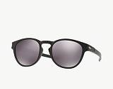 Oakley Latch Ανδρικά Γυαλιά Ηλίου με Μαύρο Κοκκάλινο Σκελετό και Μαύρο Καθρέφτη Φακό OO9265-27