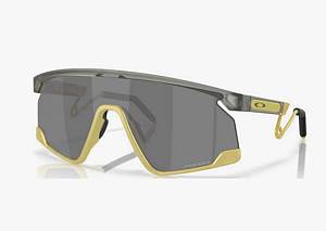 Oakley Bxtr Unisex Γυαλιά Ηλίου με Κίτρινο Κοκκάλινο Σκελετό και Γκρι Φακό OO9237-14