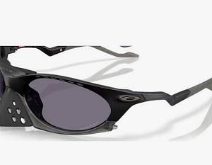 Oakley Plantaris Ανδρικά Γυαλιά Ηλίου με Μαύρο Κοκκάλινο Σκελετό και Μωβ Φακό OO9437-01